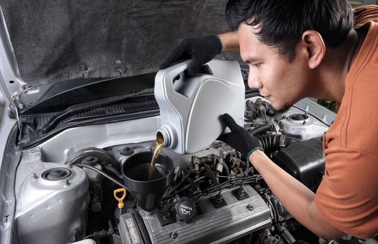 Benefits of Changing Your Engine Oil