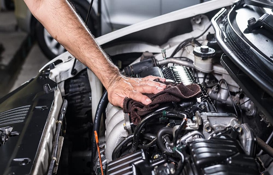 What are the Top Engine Maintenance Tips?