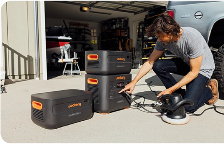 Transitioning to Off-Grid Living with the Jackery Solar Generator 2000 Plus